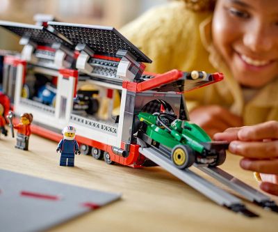 Конструктор LEGO City 60445 Камион от F1 с коли RB20 и AMR24 от F1