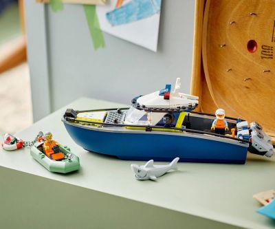 Конструктор LEGO City 60456 Преследване с полицейски катер