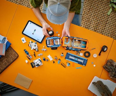 Конструктор LEGO City 60471 Камион с научна лаборатория за арктически изследователи