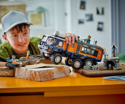 Конструктор LEGO City 60471 Камион с научна лаборатория за арктически изследователи