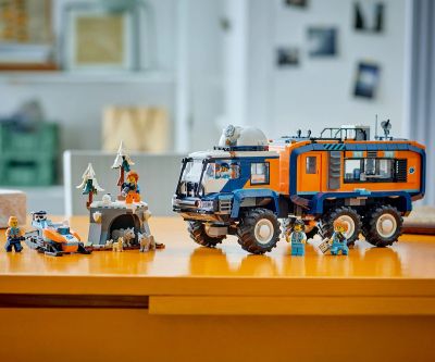 Конструктор LEGO City 60471 Камион с научна лаборатория за арктически изследователи