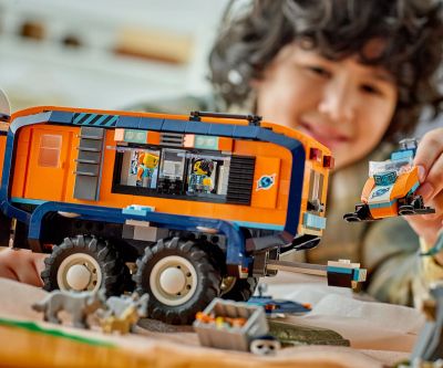 Конструктор LEGO City 60471 Камион с научна лаборатория за арктически изследователи