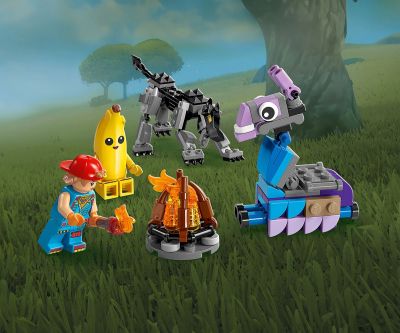 Конструктор LEGO Fortnite 77075 Лагерът на Peely и Sparkplug