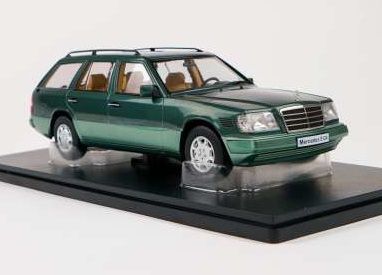 Метален автомобил Mercedes-Benz E-Class T Model S124 1995 Triple9 Collection 1:18 T91800360