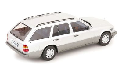 Метален автомобил Mercedes-Benz E-Class T Model S124 1995 Triple9 Collection 1:18 T91800361