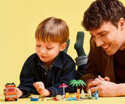 Конструктор Lego Bluey 11202 Пътуване до плажа със семейната кола на Блуи