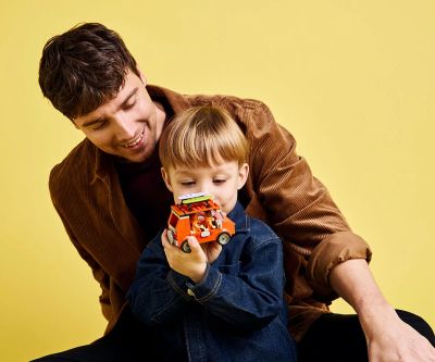 Конструктор Lego Bluey 11202 Пътуване до плажа със семейната кола на Блуи