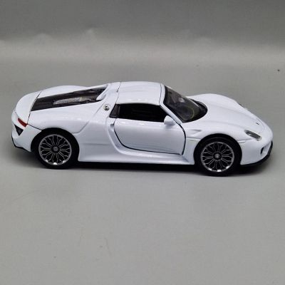 Метална кола Porsche 918 Spyder 1:34 Welly бял