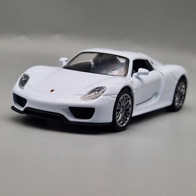 Метална кола Porsche 918 Spyder 1:34 Welly бял