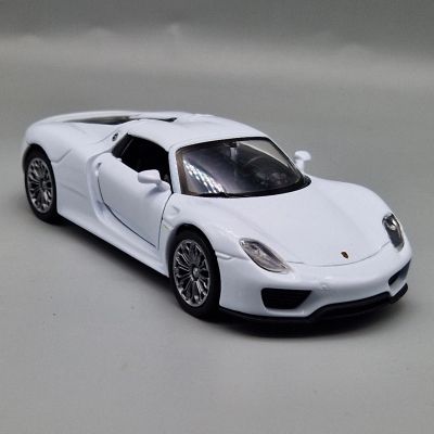 Метална кола Porsche 918 Spyder 1:34 Welly бял