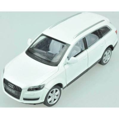 Метален автомобил Audi Q7 1/24 MSZ 68249