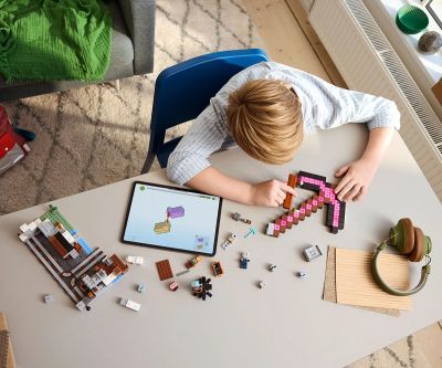 Конструктор Мината с кирка LEGO Minecraft 21277 