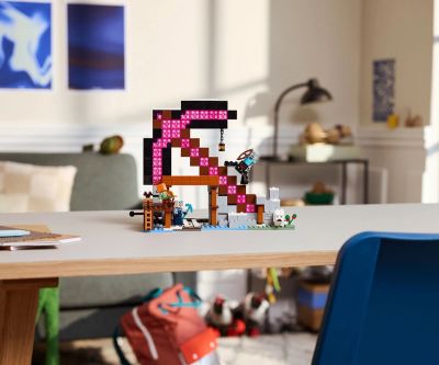 Конструктор Мината с кирка LEGO Minecraft 21277 