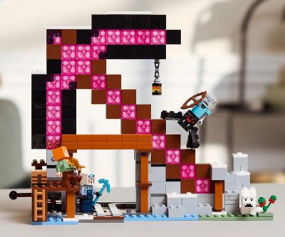 Конструктор Мината с кирка LEGO Minecraft 21277 