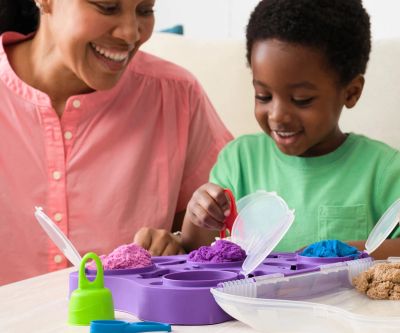 Kinetic Sand Комплект за игра кинетичен пясък с разнообразни кутии Spin Master 6069784 