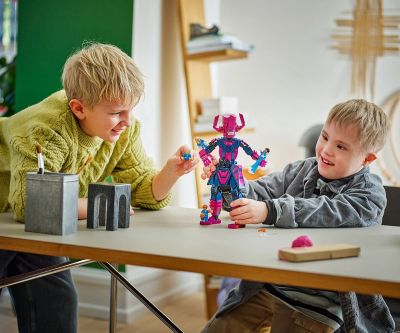 Конструктор LEGO Marvel Super Heroes 76316 Фантастичната четворка срещу Галактус фигура за конструиране