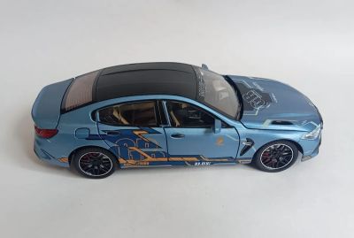 Метален автомобил BMW M8 със звук и светлини 1/24 син