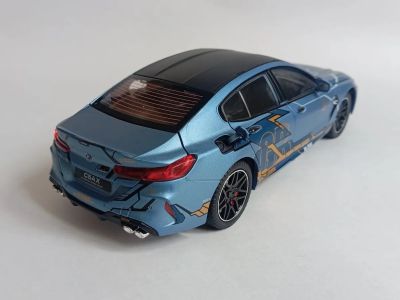 Метален автомобил BMW M8 със звук и светлини 1/24 син