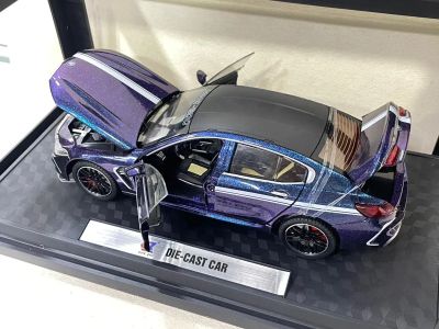 Метален автомобил BMW M8 със звук и светлини 1/24 blue
