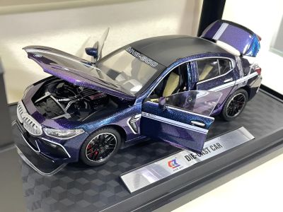 Метален автомобил BMW M8 със звук и светлини 1/24 blue