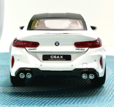 Метален автомобил BMW M8 със звук и светлини 1/24 бял