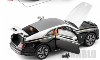 Метален автомобил Rolls Royce Spectre със звук и светлини 1/24 