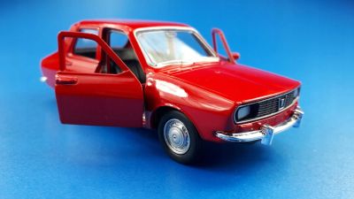 Метална кола Dacia 1300 Welly 1:34