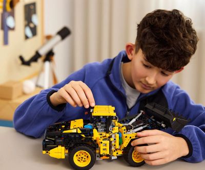 Конструктор LEGO Technic 42209 Колесен товарач Volvo L120 Electric