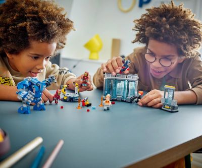 Конструктор LEGO Marvel 76315 Лабораторията на Железния човек Зала с брони