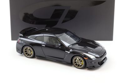 Умален модел Nissan GT-R GT SPIRIT GT932 - 1:18