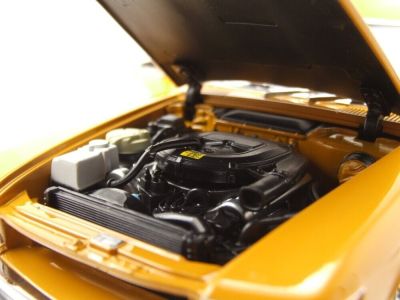 Метален автомобил Mercedes-Benz 450 SL Norev 1:18 - 183350