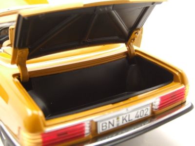 Метален автомобил Mercedes-Benz 450 SL Norev 1:18 - 183350