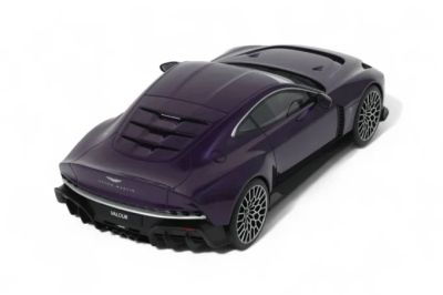 Умален модел Aston Martin Valour GT SPIRIT GT944 - 1:18