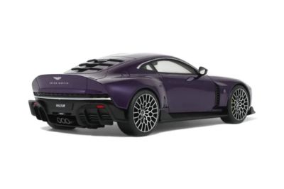 Умален модел Aston Martin Valour GT SPIRIT GT944 - 1:18