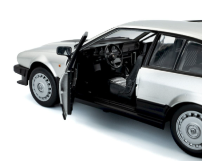 Метален автомобил Alfa Romeo Alfetta SOLIDO 1:18 - 1802307