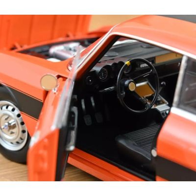 Метален автомобил Alfa Romeo 2000 Norev 1:18 - 187918