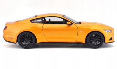 Метална кола Ford Mustang GT 2015 MAISTO 1:24 31508
