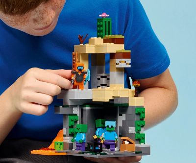 Конструктор LEGO Minecraft 21587 Занданът на зомбитата