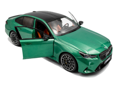 Метален автомобил BMW G90 M5 SOLIDO 1:18 - 1814701