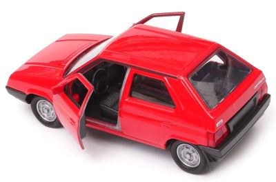 Металeн автомобил Skoda Favorit Welly 1:34 