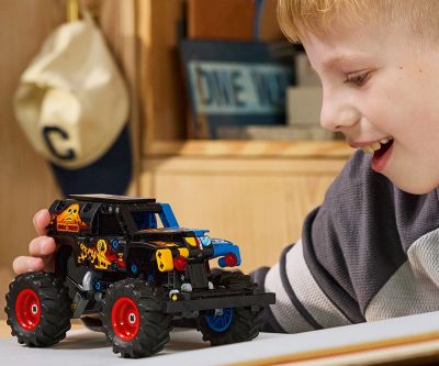 Конструктор LEGO Technic 42219 Monster Jam Grave Digger огън и лед