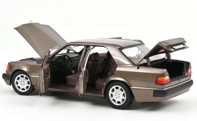 Колекционерска метална кола Mercedes-Benz 500 E 1:18 NOREV 183954