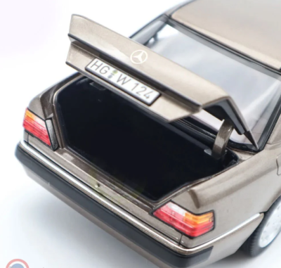 Колекционерска метална кола Mercedes-Benz 500 E 1:18 NOREV 183954