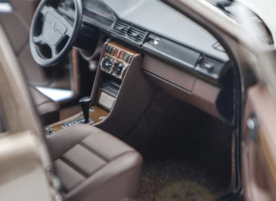 Колекционерска метална кола Mercedes-Benz 500 E 1:18 NOREV 183954