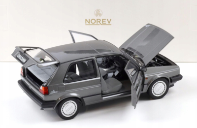Колекционерска метална кола Volkswagen Golf Champion 1:18 NOREV 188564
