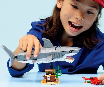 Конструктор Свирепа акула със сандък със съкровище LEGO Creator 31381