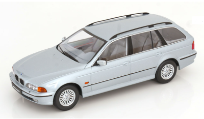 Метален автомобил BMW 5er Serie Touring 1:18 Triple9 Collection 91800390