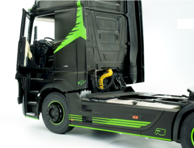 Метален камион влекач Mercedes-Benz Actros R5 Italian Collection SOLIDO 1:24