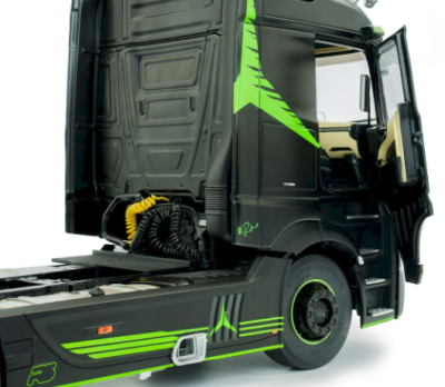 Метален камион влекач Mercedes-Benz Actros R5 Italian Collection SOLIDO 1:24