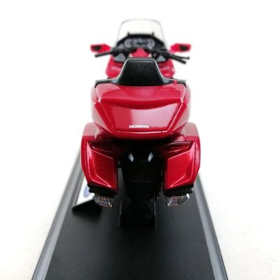 Колекционерски мотор Honda Gold Wing Welly 1:18